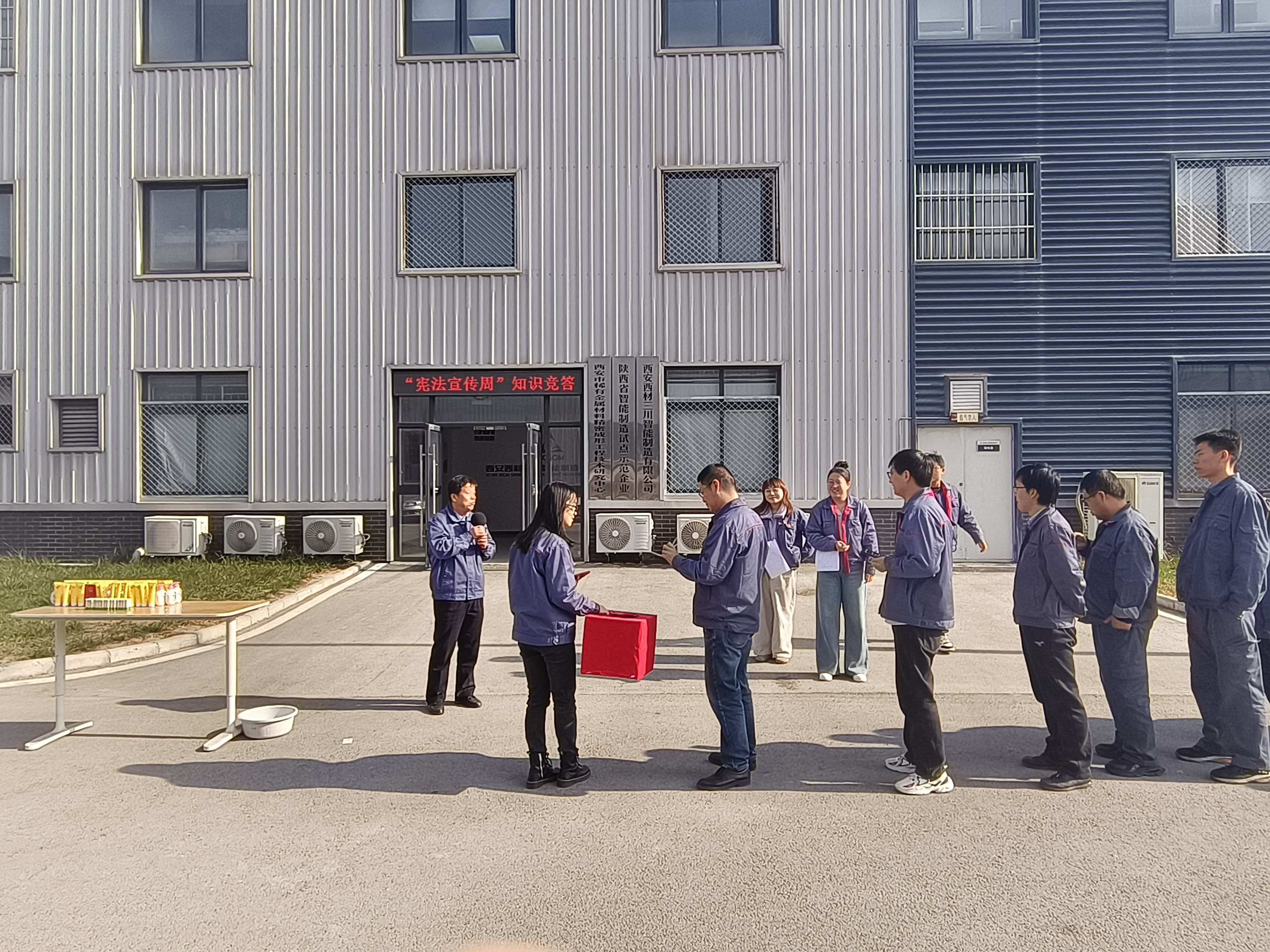 憲法銘于心，法治踐于行